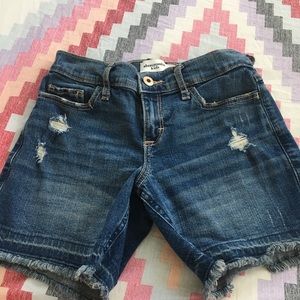 Girl denim short. Only worn once.
